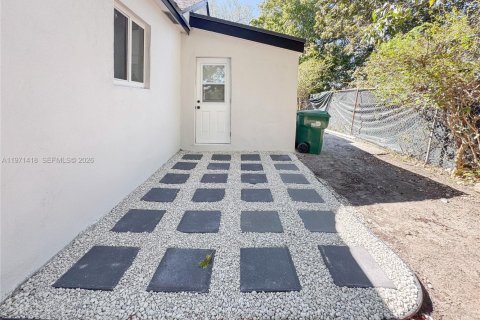 House in Miami, Florida 3 bedrooms, 102.56 sq.m. № 2032761 - photo 22
