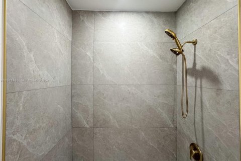 House in Miami, Florida 3 bedrooms, 102.56 sq.m. № 2032761 - photo 16