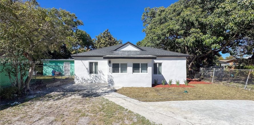 House in Miami, Florida 3 bedrooms, 102.56 sq.m. № 2032761