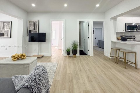 House in Miami, Florida 3 bedrooms, 102.56 sq.m. № 2032761 - photo 8