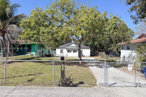 House in Miami, Florida 3 bedrooms, 102.56 sq.m. № 2032761 - photo 2