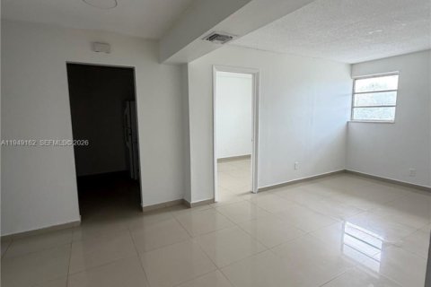 Снять в аренду кондоминиум в Халландейл-Бич, Флорида 2 спальни, 92.9м2, № 2004903 - фото 7