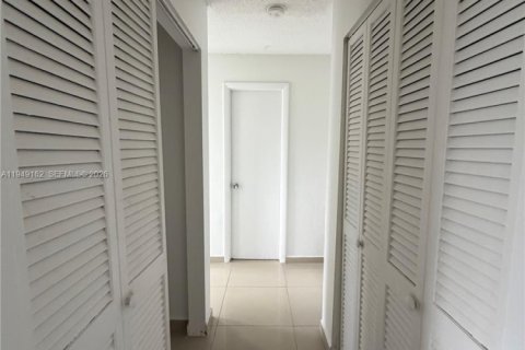 Снять в аренду кондоминиум в Халландейл-Бич, Флорида 2 спальни, 92.9м2, № 2004903 - фото 15