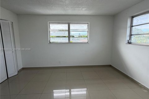 Снять в аренду кондоминиум в Халландейл-Бич, Флорида 2 спальни, 92.9м2, № 2004903 - фото 10