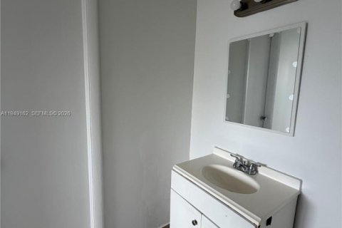 Снять в аренду кондоминиум в Халландейл-Бич, Флорида 2 спальни, 92.9м2, № 2004903 - фото 14