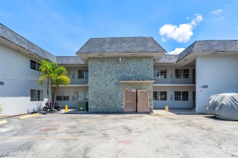 Снять в аренду кондоминиум в Халландейл-Бич, Флорида 2 спальни, 92.9м2, № 2004903 - фото 2