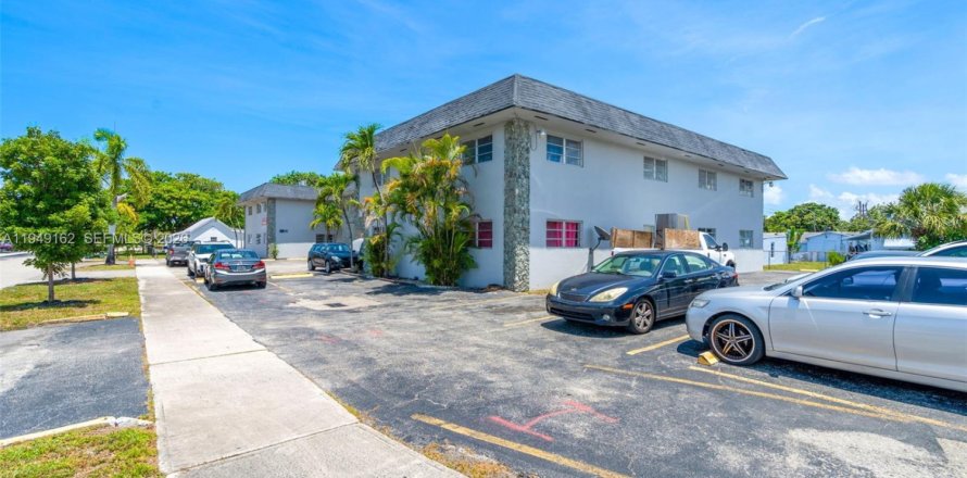 Кондоминиум с 2 спальнями в Халландейл-Бич, Флорида № 2004903