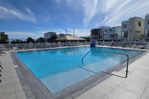 House in Key Largo, Florida 3 bedrooms, 153.29 sq.m. № 2068483 - photo 13