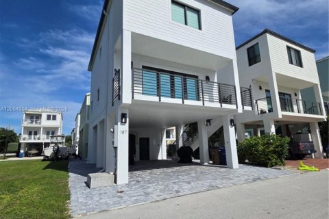 House in Key Largo, Florida 3 bedrooms, 153.29 sq.m. № 2068483
