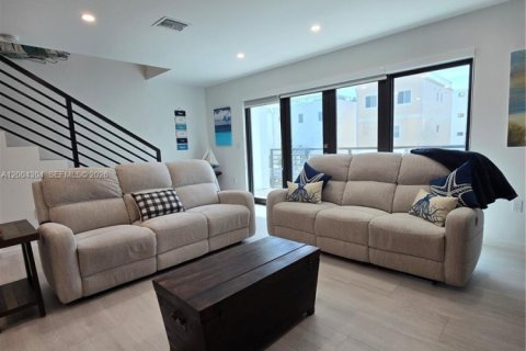 House in Key Largo, Florida 3 bedrooms, 153.29 sq.m. № 2068483 - photo 4