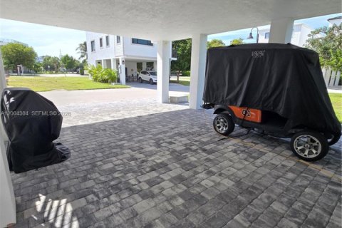 House in Key Largo, Florida 3 bedrooms, 153.29 sq.m. № 2068483 - photo 15