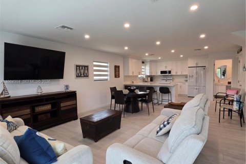 House in Key Largo, Florida 3 bedrooms, 153.29 sq.m. № 2068483 - photo 3