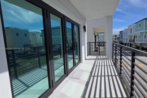 House in Key Largo, Florida 3 bedrooms, 153.29 sq.m. № 2068483 - photo 17