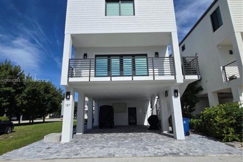 House in Key Largo, Florida 3 bedrooms, 153.29 sq.m. № 2068483 - photo 2