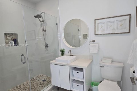 House in Key Largo, Florida 3 bedrooms, 153.29 sq.m. № 2068483 - photo 10