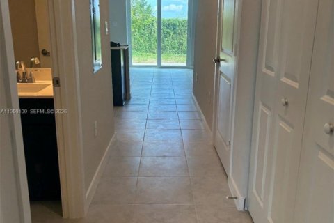 Снять в аренду таунхаус в Флорида-Сити, Флорида 3 спальни, 132.39м2, № 2005748 - фото 5