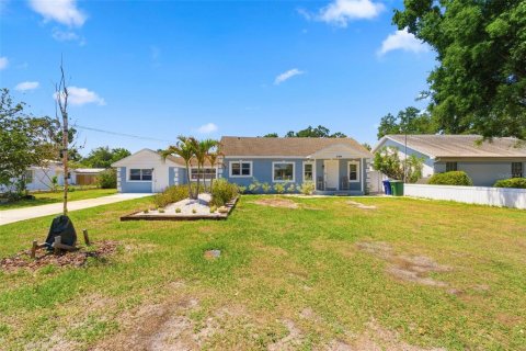 House in Tampa, Florida 4 bedrooms, 188.87 sq.m. № 2209436 - photo 2