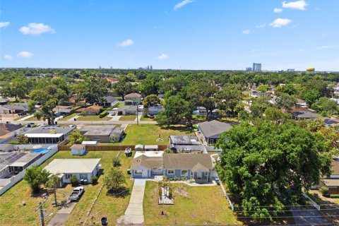 House in Tampa, Florida 4 bedrooms, 188.87 sq.m. № 2209436 - photo 24
