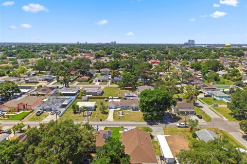 House in Tampa, Florida 4 bedrooms, 188.87 sq.m. № 2209436 - photo 20