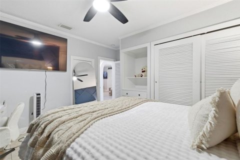 House in Tampa, Florida 4 bedrooms, 188.87 sq.m. № 2209436 - photo 10