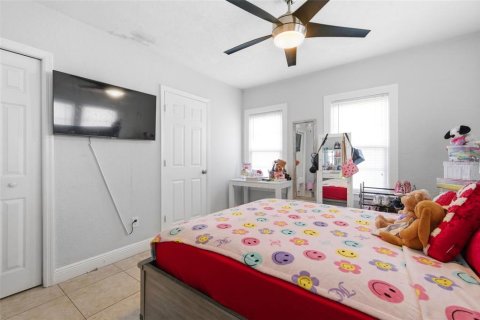 House in Tampa, Florida 4 bedrooms, 188.87 sq.m. № 2209436 - photo 12