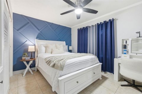House in Tampa, Florida 4 bedrooms, 188.87 sq.m. № 2209436 - photo 9