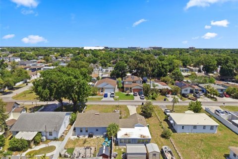 House in Tampa, Florida 4 bedrooms, 188.87 sq.m. № 2209436 - photo 16