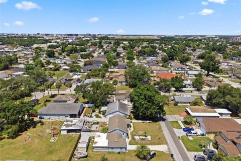 House in Tampa, Florida 4 bedrooms, 188.87 sq.m. № 2209436 - photo 21
