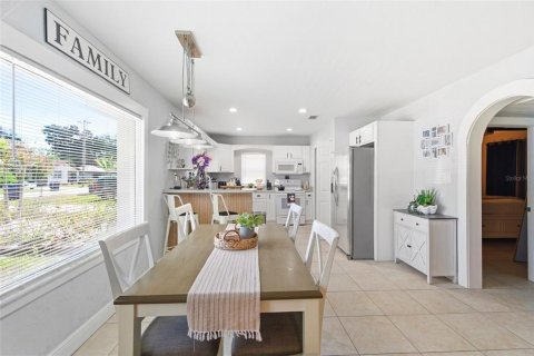 House in Tampa, Florida 4 bedrooms, 188.87 sq.m. № 2209436 - photo 6