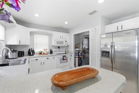 House in Tampa, Florida 4 bedrooms, 188.87 sq.m. № 2209436 - photo 5