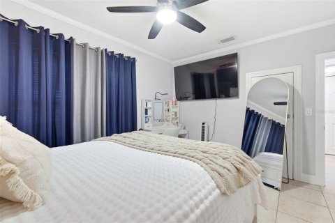 House in Tampa, Florida 4 bedrooms, 188.87 sq.m. № 2209436 - photo 11