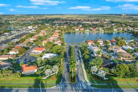 House in Homestead, Florida 4 bedrooms, 191.38 sq.m. № 2066898 - photo 25