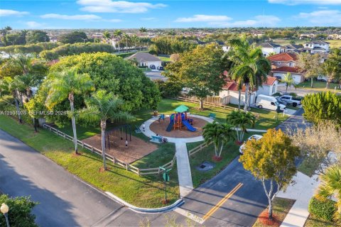 House in Homestead, Florida 4 bedrooms, 191.38 sq.m. № 2066898 - photo 26