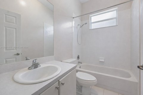 House in Homestead, Florida 4 bedrooms, 191.38 sq.m. № 2066898 - photo 18