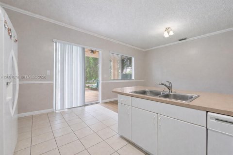 House in Homestead, Florida 4 bedrooms, 191.38 sq.m. № 2066898 - photo 8