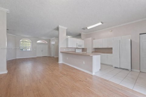 House in Homestead, Florida 4 bedrooms, 191.38 sq.m. № 2066898 - photo 7