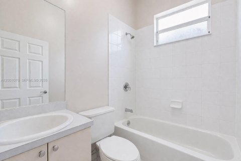 House in Homestead, Florida 4 bedrooms, 191.38 sq.m. № 2066898 - photo 16