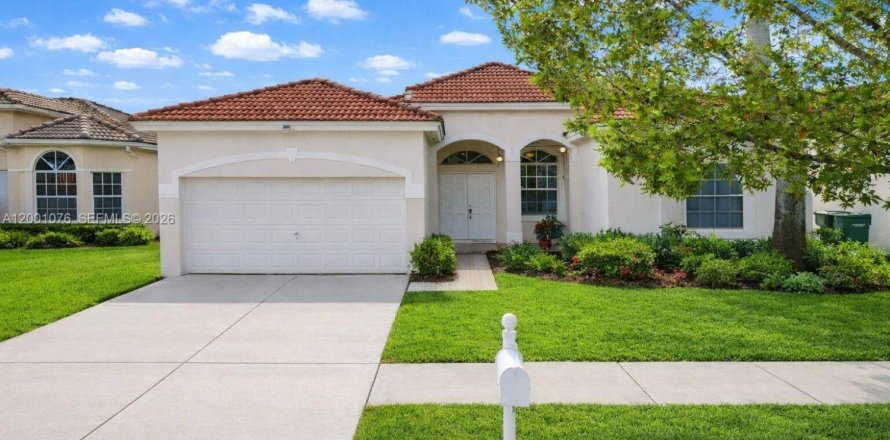 House in Homestead, Florida 4 bedrooms, 191.38 sq.m. № 2066898