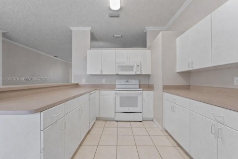 House in Homestead, Florida 4 bedrooms, 191.38 sq.m. № 2066898 - photo 9