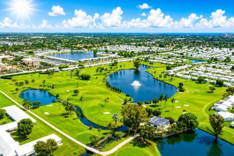 House in Boynton Beach, Florida 2 bedrooms, 132.66 sq.m. № 2154327 - photo 25