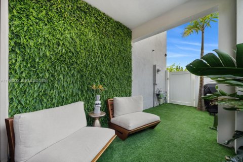 Townhouse in Fort Lauderdale, Florida 3 bedrooms, 176.51 sq.m. № 2005636 - photo 9