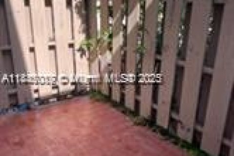 Condo in Plantation, Florida, 3 bedrooms  № 1840784 - photo 2