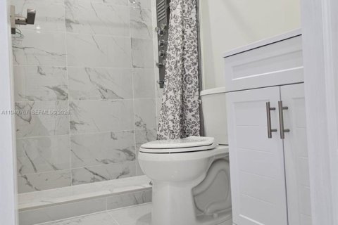 Снять в аренду коммерческую недвижимость в Майами, Флорида 1 спальня, 129.6м2, № 2005538 - фото 12