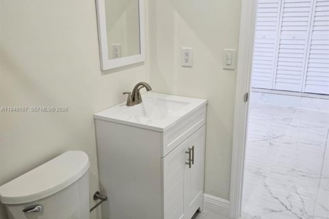 Снять в аренду коммерческую недвижимость в Майами, Флорида 1 спальня, 129.6м2, № 2005538 - фото 11