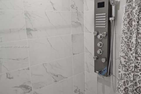 Снять в аренду коммерческую недвижимость в Майами, Флорида 1 спальня, 129.6м2, № 2005538 - фото 9