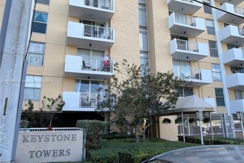 Снять в аренду кондоминиум в Норт-Майами, Флорида 1 спальня, 74.88м2, № 1973238 - фото 2