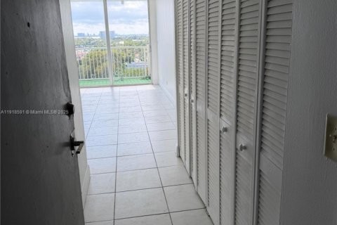 Снять в аренду кондоминиум в Норт-Майами, Флорида 1 спальня, 74.88м2, № 1973238 - фото 5