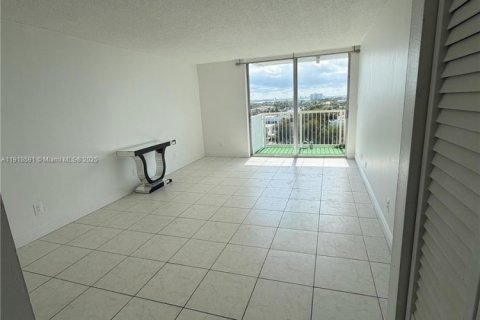 Снять в аренду кондоминиум в Норт-Майами, Флорида 1 спальня, 74.88м2, № 1973238 - фото 6