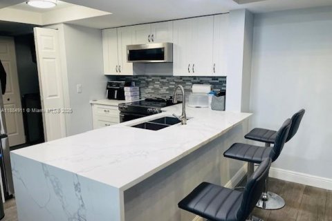 Condo in Coral Springs, Florida, 2 bedrooms  № 1930393 - photo 7