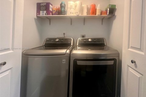 Condo in Coral Springs, Florida, 2 bedrooms  № 1930393 - photo 15